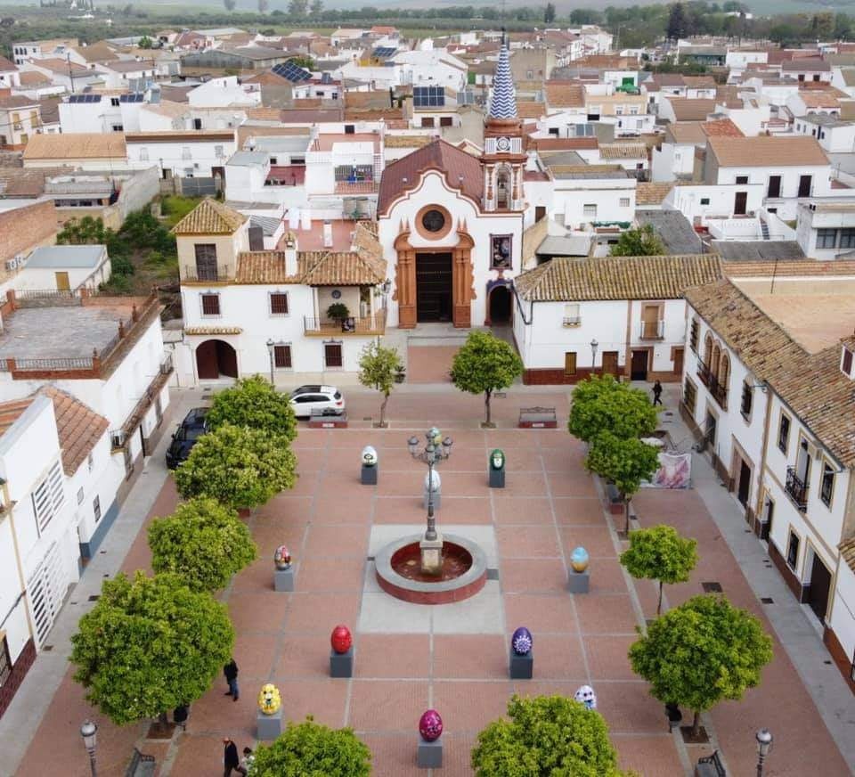 EXPOSICIÓN HUEVOS PLAZA SANTA ANA (3)