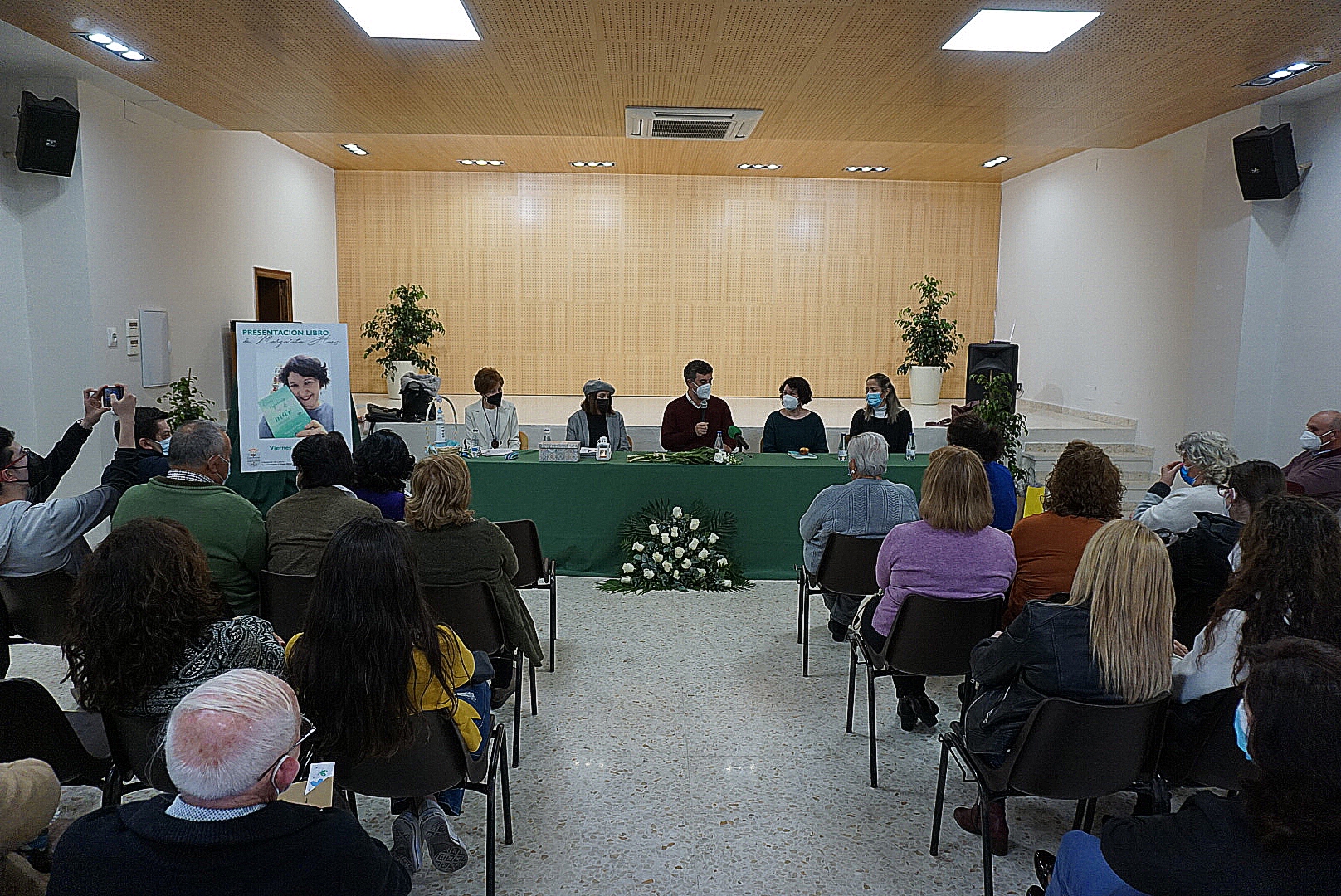 PRESENTACIÓN LIBRO MARGARITA HANS (2)