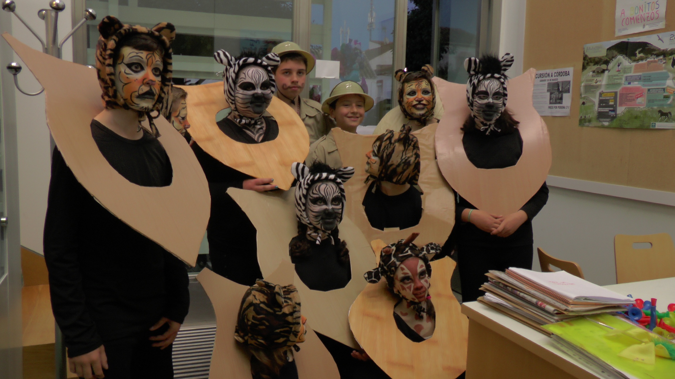 CARACTERIZACIÓN Y MAQUILLAJE 80¿.TROFEOS DE SAFARI