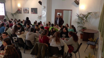 PEGADA CARTELES 25N (2)