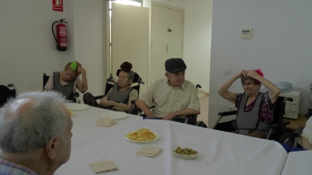 VISITA HERMANDAD RESIDENCIA MAYORES (2)