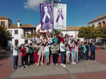 PEGADA CARTELES 25N COLEGIO (7)